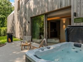 Wellness Suite - 2 personen - Woodz Lodges，位于赫斯登-佐尔德尔的Spa酒店