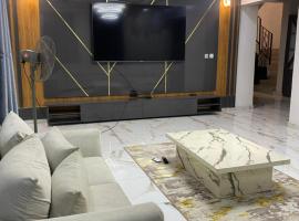 2 bedroom duplex apartment，位于伊巴丹的酒店