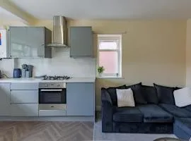 Stylish 2BR Flat with Free Parking near WBA Zone