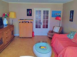 Maison familiale à Bugeat avec jardin accueillant，位于Bugeat的酒店