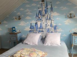 Chambres d’hôte au Chapeau Claque Cabaret，位于格尼翁的酒店