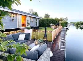 NEW - Waterhouse Linada on a lake near Amsterdam