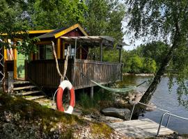 Lakehouse getaway with rowing boat，位于莱鲁姆的酒店