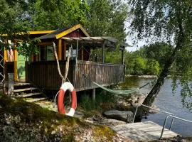 Lakehouse getaway with rowing boat