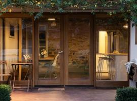 Thedell Cottage - A Boutique Heritage Escape，位于Auburn的酒店