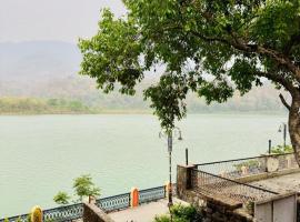 Ganga Riverfront Rishikesh，位于瑞诗凯诗Dehradun Airport - DED附近的酒店
