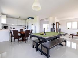 Three-Bedroom Holiday Home Vida with Private Pool，位于萨格勒布的酒店