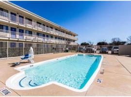 Motel 6-Garland, TX - Dallas，位于加兰的酒店