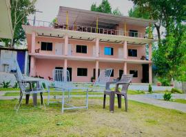 River Gaze Hotel & Restaurant，位于Mānsehra的酒店