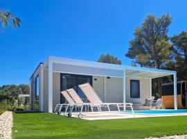 Amadria Exclusive Beach Villa，位于希贝尼克的酒店