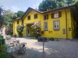 New Generation Hostel Como Lake，位于科莫的酒店