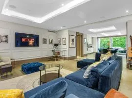 Luxury Interior Designed 3 Bedroom Apartment in Central London