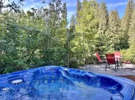 Rivers Edge by NW Comfy Cabins