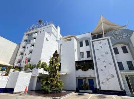 Hotel Leblanc Suites，位于Puerto La Cruz的酒店