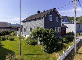 House in the center of Myre Øksnes municipality，位于Myre的酒店