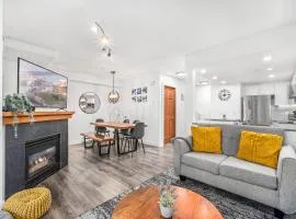Amazing Village Location with PRIVATE Hot Tub