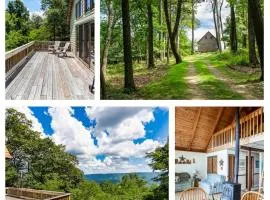 Amazing Views, Hot Tub, WiFi, Deck, & Fire Pit!