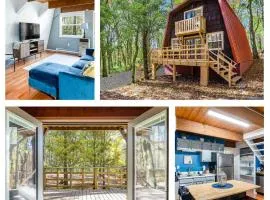 Private Lake&Beach w Golf, Fire Pit, Deck & WiFi!