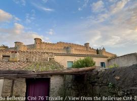 Les Bellevue Cité Trivalle, Cité 500m, free private car park on demand, free public car park 200m, aircon, WIFI, Cité view terrace，位于卡尔卡松的酒店