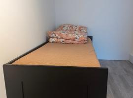 A Cozy and Nice Furnished Room in Shared Modern Apartment，位于巴伦德雷赫特的酒店