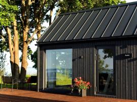 Ausma - Peaceful Seaside Design Cabin，位于恩古雷的酒店