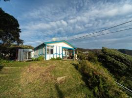 Classic seaside cottage，位于Paekakariki的酒店