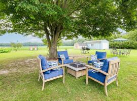 Getaway on half Acre with Deck in Georgetown