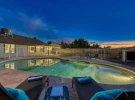 Fabulous With Complimentary Private Heated Pool!