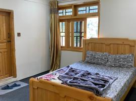 Hills View Hotel and Resort，位于Mundkaro的酒店