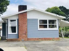 3 Bedroom Serviced House A, 30 Laurel St