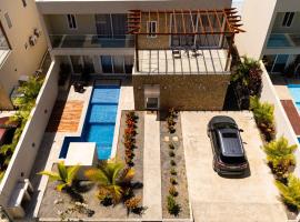 3BR villa, 4 bathrooms, private pool & a Free-Ford EcoSport 2018，位于Dixon Cove的酒店