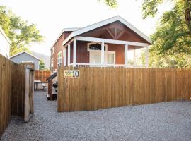 Red Rock Cabin #10，位于摩押的木屋
