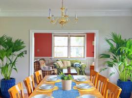 Cozy Cape Cod Style Home 20 Mins to Philadelphia，位于Brookhaven的酒店