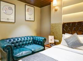 HOTEL OAK PLAZA - In-House Restaurant and Parking Near Connaught Place，位于新德里的酒店