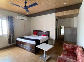 Hotel Shhalom，位于哈尔德瓦尼的酒店