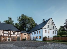 Feine Wohn und Schlafstuben im Herrenhaus I UNESCO Welterbe I Parkplatz I Erzgebirge I Waldbühne，位于施瓦岑贝格的酒店