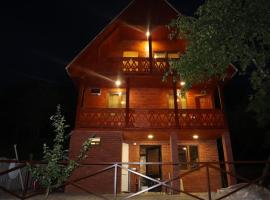 Cozy house，位于Surmushi的酒店