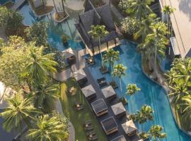 Twinpalms Surin Beach Phuket，位于苏林海滩的酒店