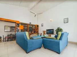 Batu Pahat w Pool table & Karaoke Villa 4BR16pax by Our Stay