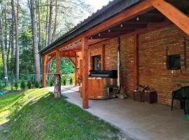Ceglany Domek z jacuzzi, nad jeziorem, przy lesie
