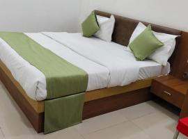Hotel Radhe，位于Muwāla的酒店