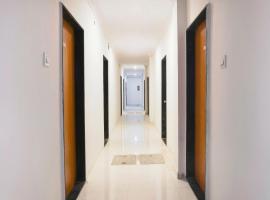 hotel Chaitanya lodging，位于Supe的酒店