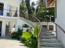 Marshmallow Bay Boutique Hotel & Surf Point