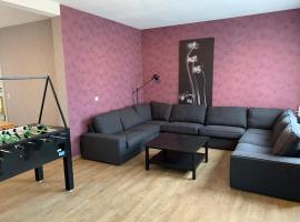 5-bedroom house with garden，位于Lille的酒店