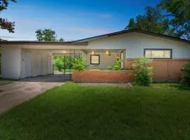 Cozy Temple Home - Fenced Yard & Wi-Fi home