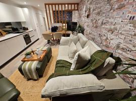 Modern Studio Near London，位于Worcester Park的酒店