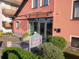 Gasthof Pension Zum Böhlgrund GmbH，位于Knetzgau的酒店