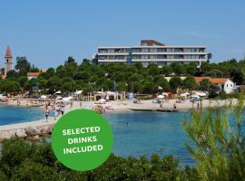 Maistra Select All Suite Island Hotel Istra，位于罗维尼的酒店