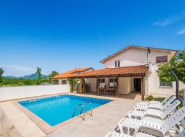 Villa Ripenda, a private Istrian haven with a pool，位于Strmac的酒店