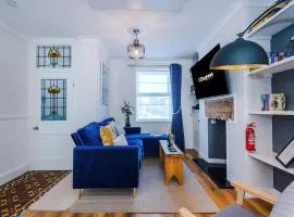 Cozy 3-Bed Home by 53 Degrees Property, Perfect for Business & Groups!